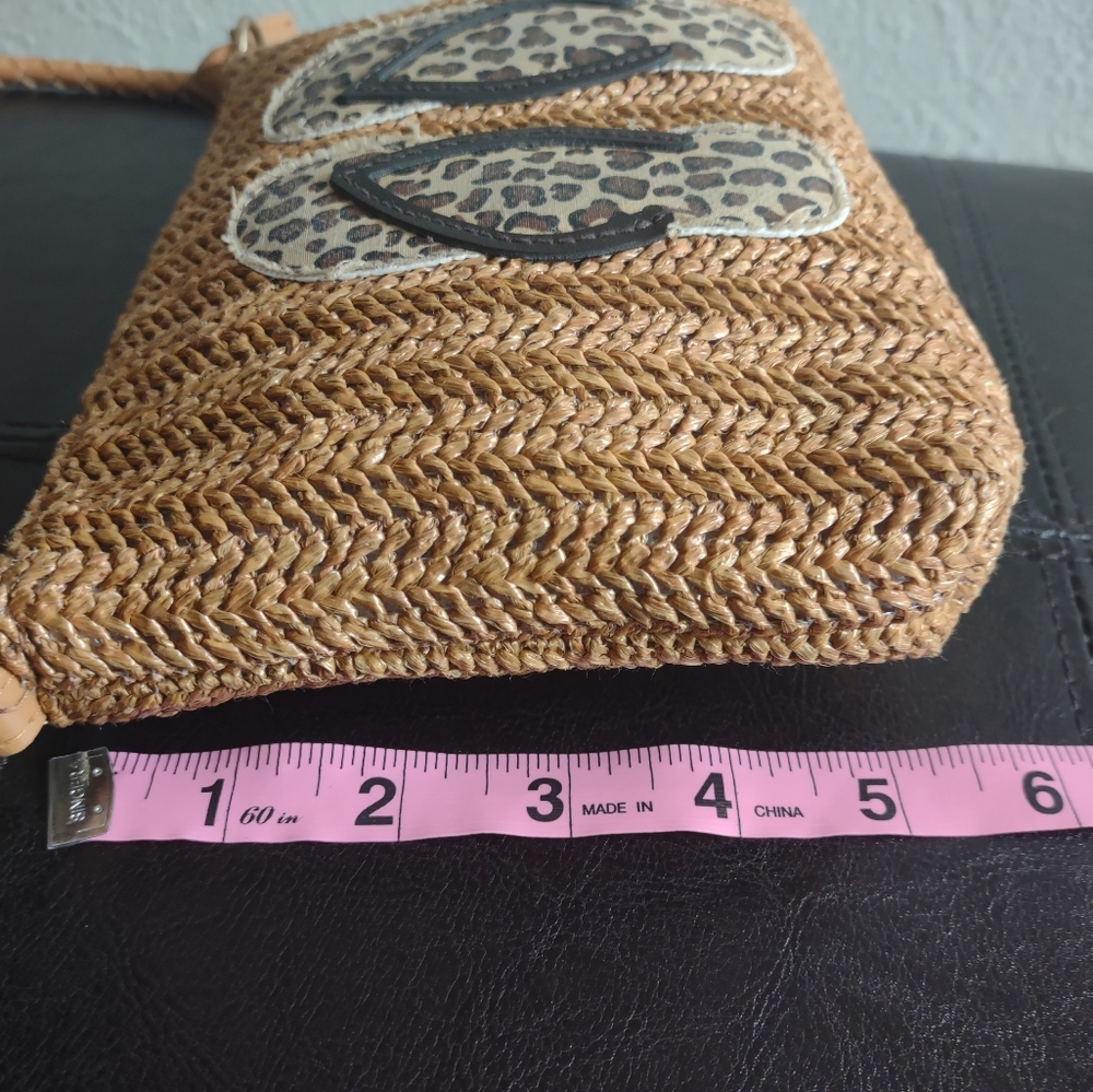 Sondra Roberts Squared Woven Straw Rafia Flip Flop Crossbody Bag - Picture 14 of 14
